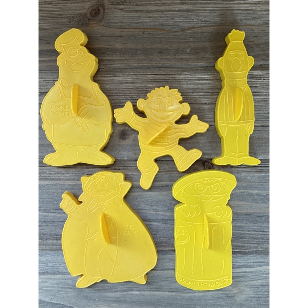 VTG Sesame Street Cookie Cutters Set Of 5 Bert Ernie Count Oscar Cookie Baking